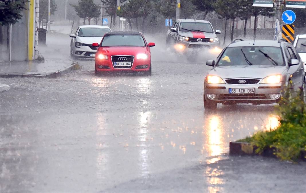 Yaz ortasında bir ilimizi sel aldı 1